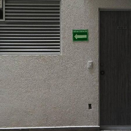Casa A Una Calle Del Kiosko Morisco. Мехико Экстерьер фото